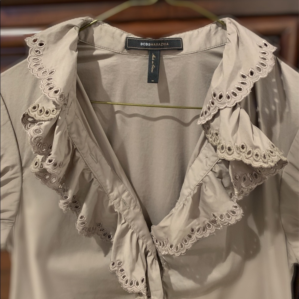 BCBG MaxAzria Taupe Ruffled Blouse Office Siren medium Cap Sleeve Coquette top - Picture 4 of 9
